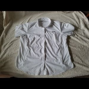 1x Columbia wicking shirt with 2 front zipper pockets